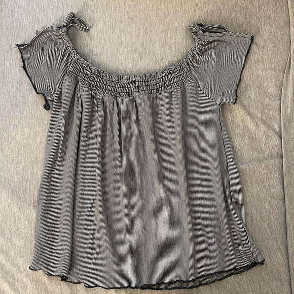 Off the shoulder top - Picture 2 of 2